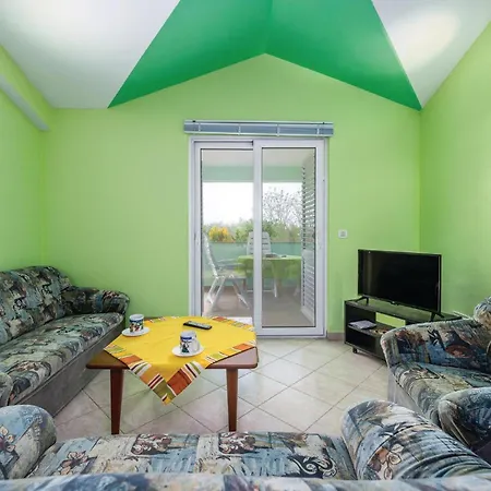 Two-bedroom In Svlovrec Daire *