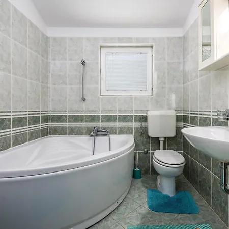 Two-bedroom In Svlovrec Daire *