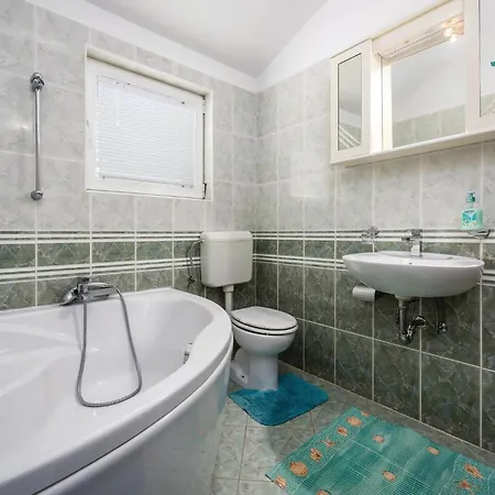 Two-bedroom In Svlovrec Daire *