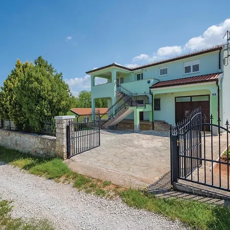Apartment 2 Bedroom Amazing In Sv,lovrec