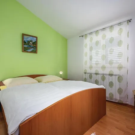 Two-bedroom In Svlovrec Daire Jakici